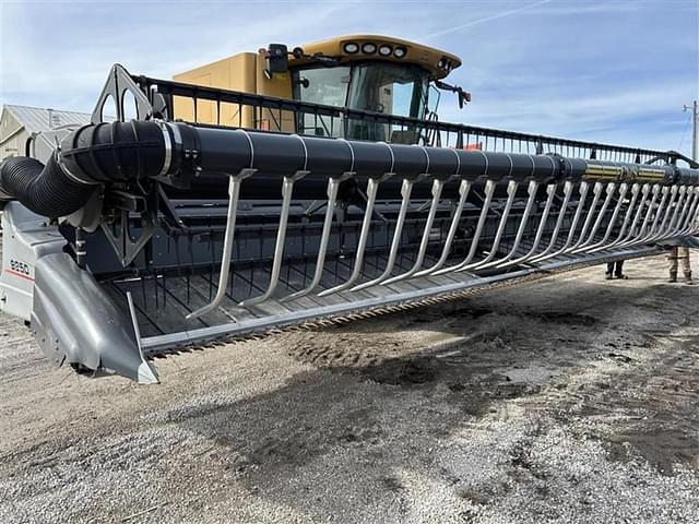 Image of Gleaner 9250 equipment image 1