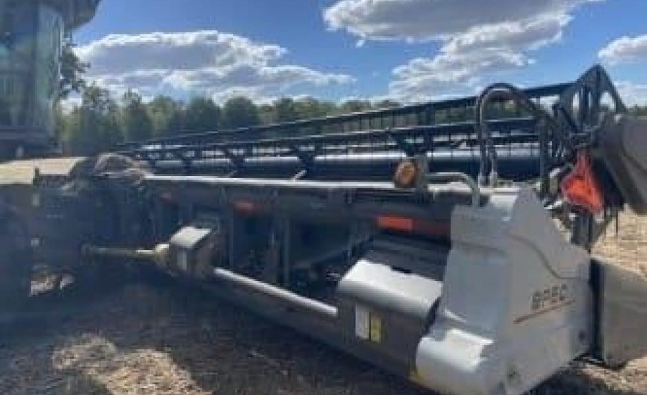 2010 Gleaner 9250 Equipment Image0