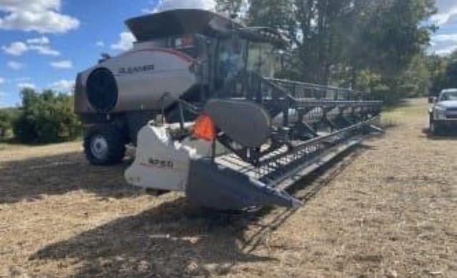 Image of Gleaner 9250 equipment image 1