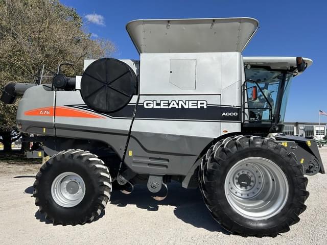 Image of Gleaner A76 equipment image 3