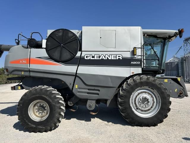 Image of Gleaner A76 equipment image 3