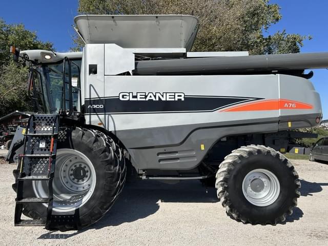 Image of Gleaner A76 equipment image 2