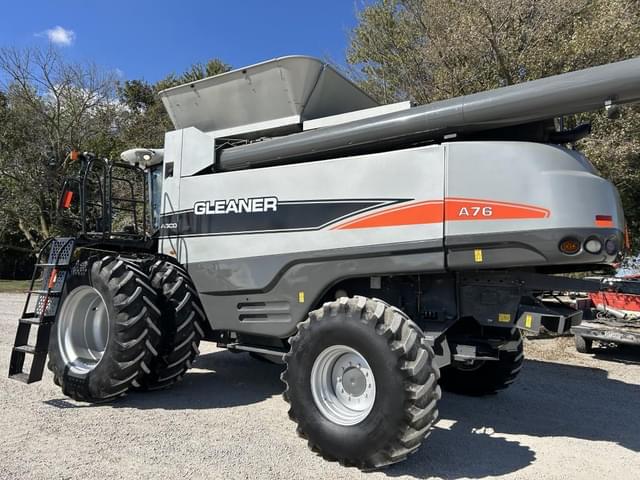 Image of Gleaner A76 equipment image 4