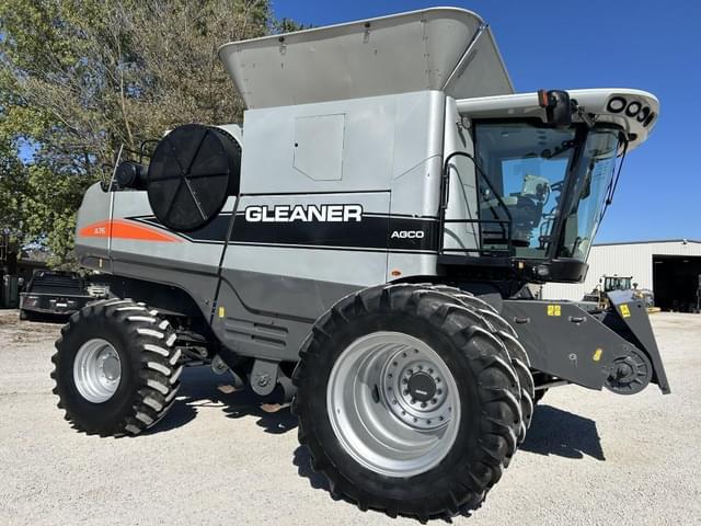 Image of Gleaner A76 equipment image 1