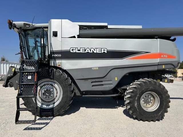 Image of Gleaner A76 equipment image 2
