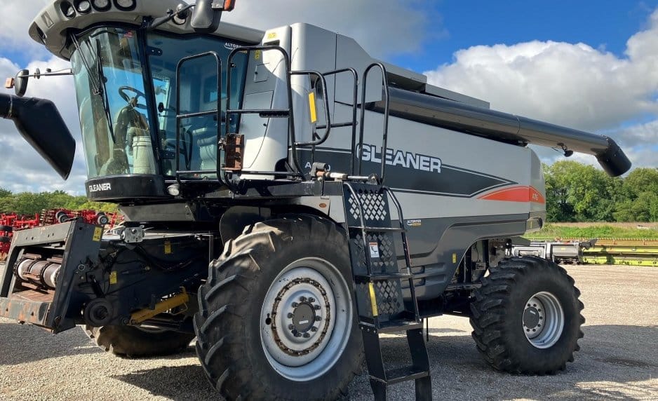 2010 Gleaner A76 Equipment Image0