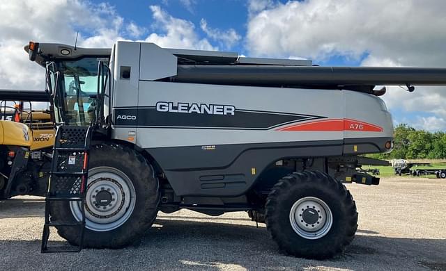 Image of Gleaner A76 equipment image 1