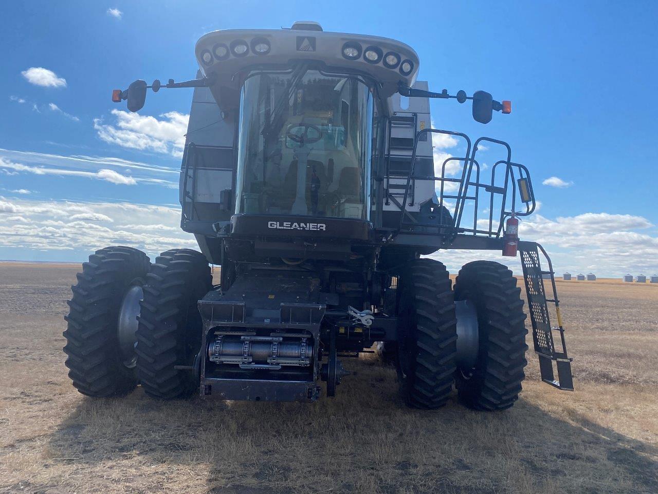 Main image Gleaner R66 1