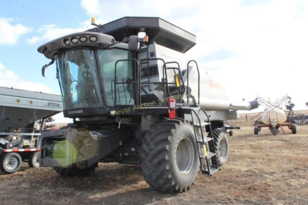 Main image Gleaner R66