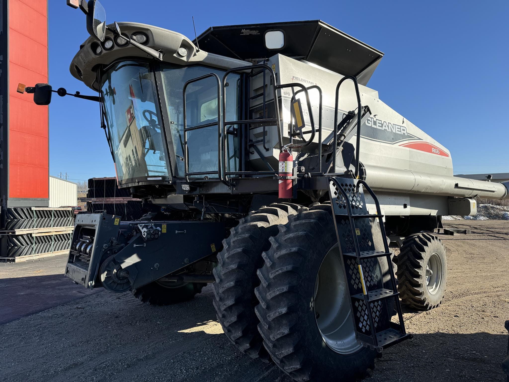 2010 Gleaner R66 Equipment Image0