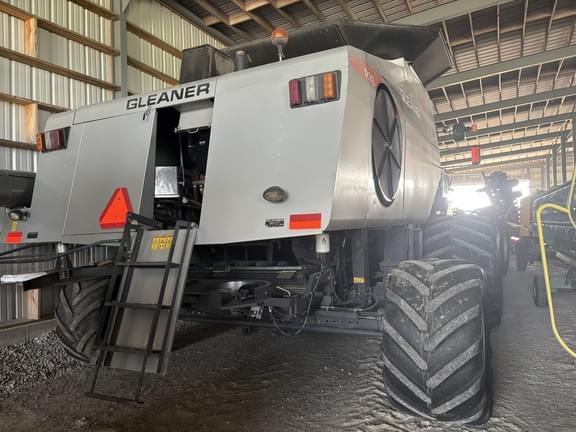 Image of Gleaner R76 equipment image 2