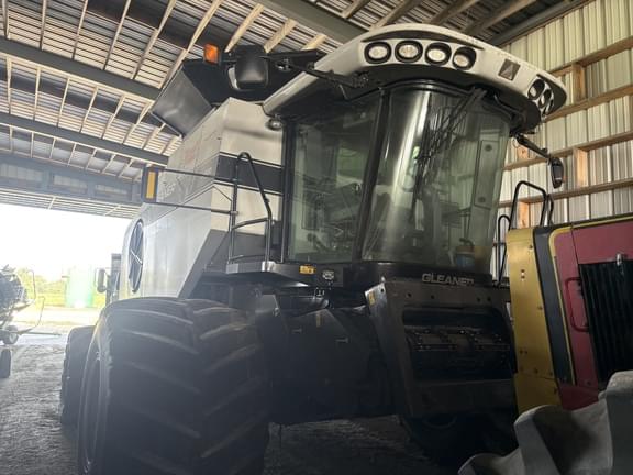 Image of Gleaner R76 equipment image 1