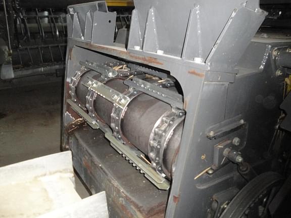 Image of Gleaner R76 equipment image 3