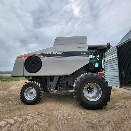 Image of Gleaner R76 equipment image 1