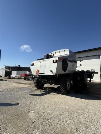 Image of Gleaner R76 equipment image 1