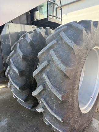 Image of Gleaner R76 equipment image 4
