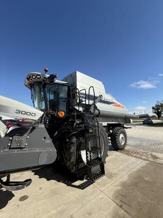 Image of Gleaner R76 Primary image