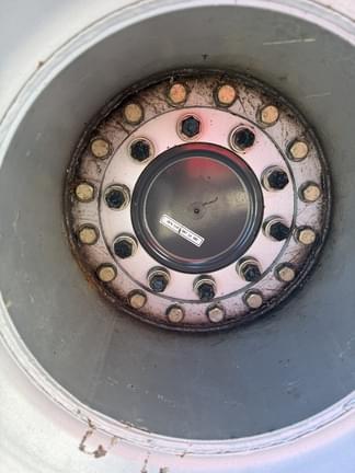 Image of Gleaner R76 equipment image 3
