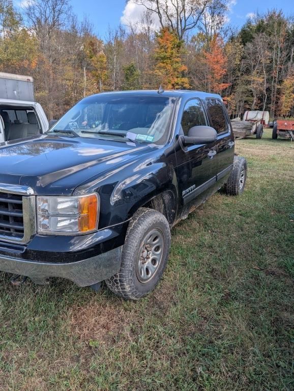 2010 GMC 1500 Equipment Image0