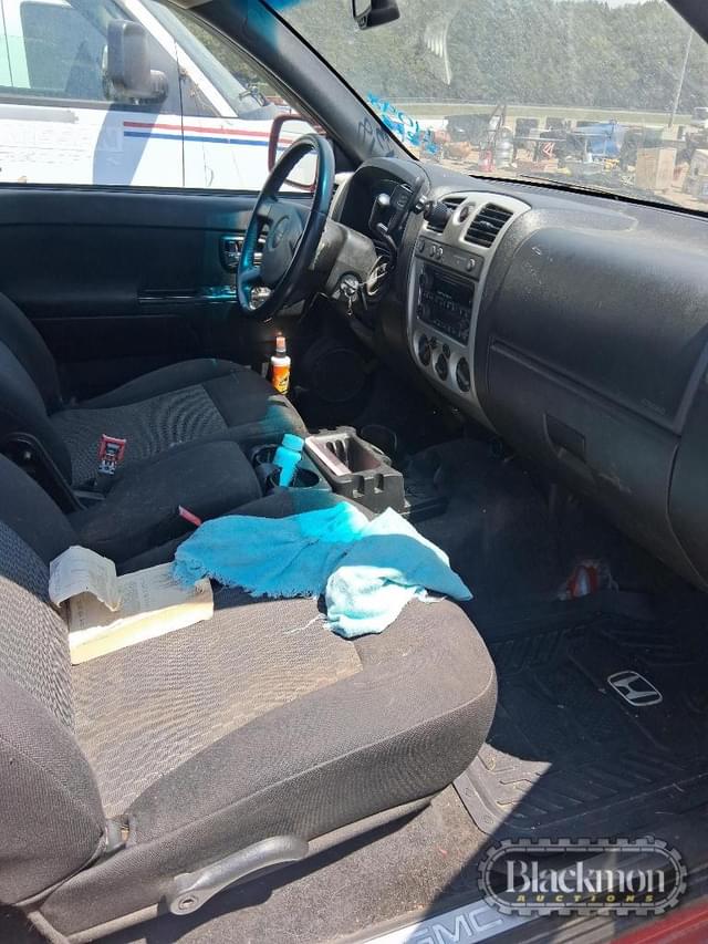 Image of GMC Canyon equipment image 2