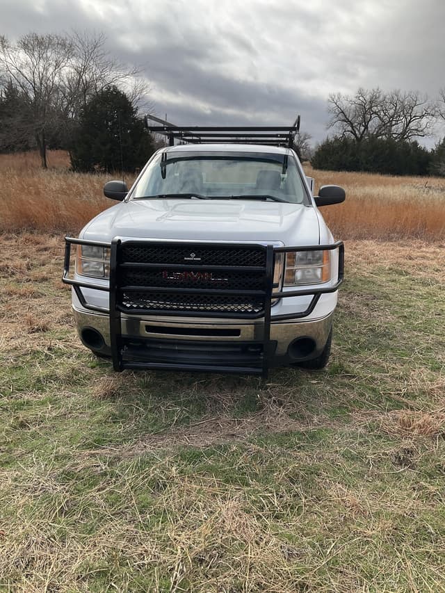 Image of GMC Sierra 1500 equipment image 1