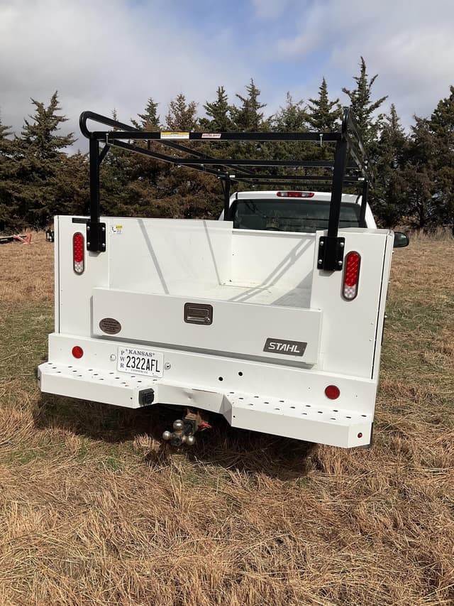 Image of GMC Sierra 1500 equipment image 3