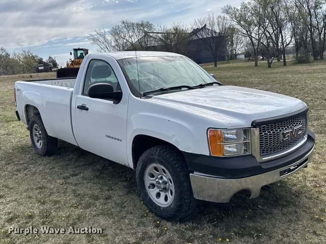 Image of GMC Sierra 1500 equipment image 2