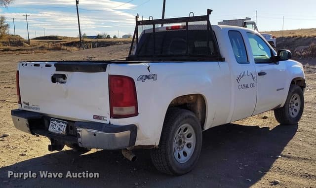 Image of GMC Sierra 1500 equipment image 4