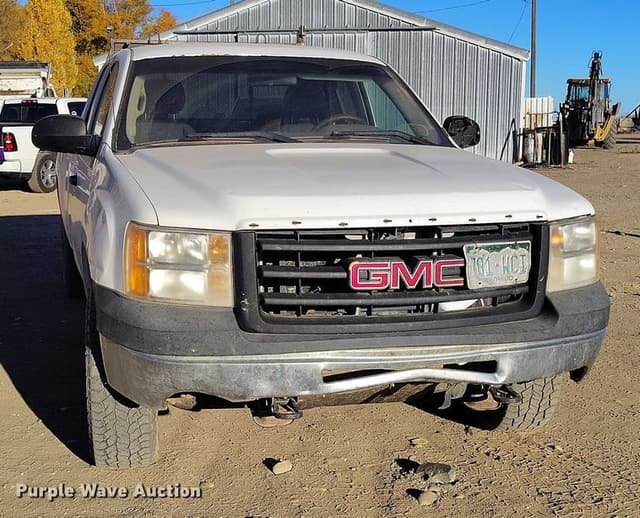 Image of GMC Sierra 1500 equipment image 1
