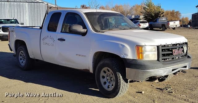 Image of GMC Sierra 1500 equipment image 2