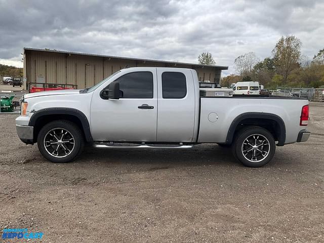 Image of GMC Sierra 1500 equipment image 1