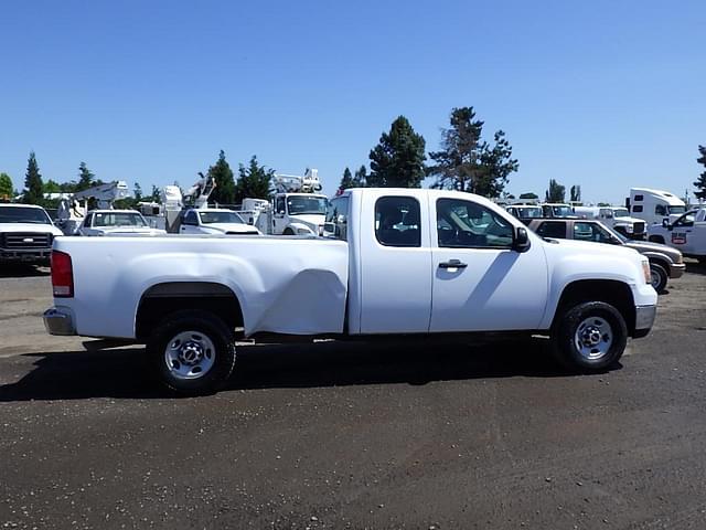 Image of GMC 2500HD equipment image 2