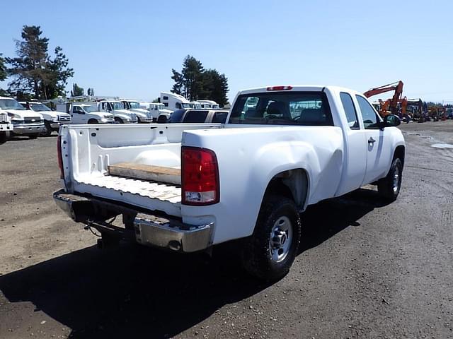 Image of GMC 2500HD equipment image 3