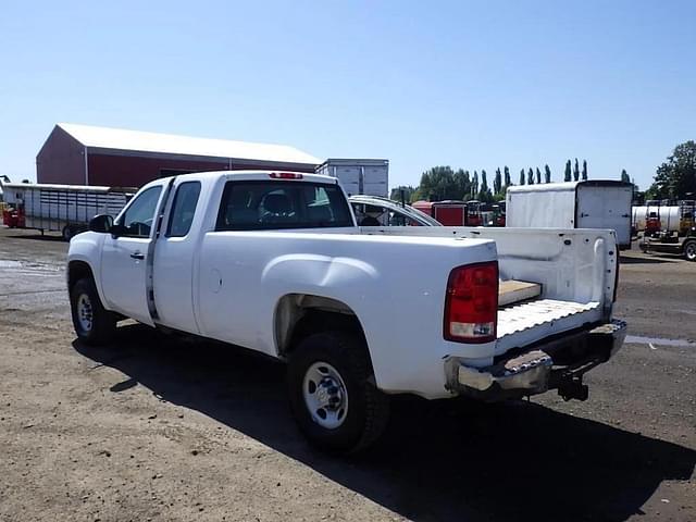 Image of GMC 2500HD equipment image 4