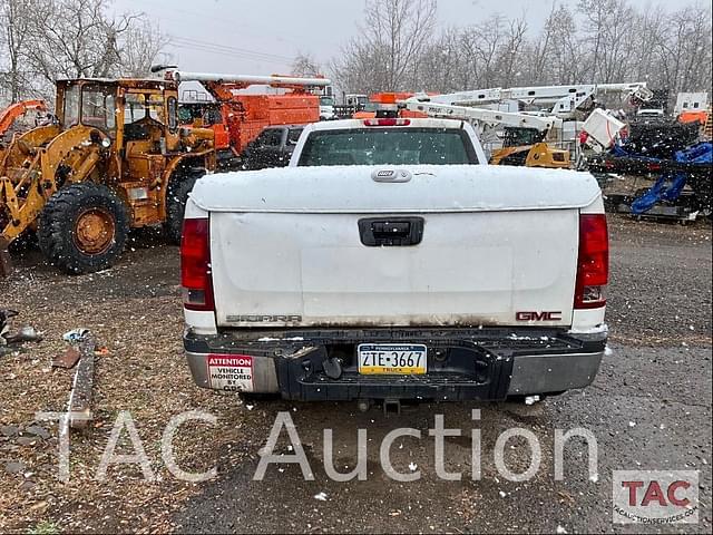 Image of GMC 2500HD equipment image 3