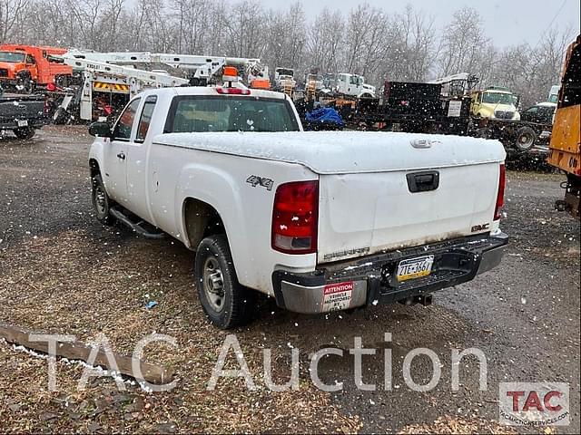 Image of GMC 2500HD equipment image 2