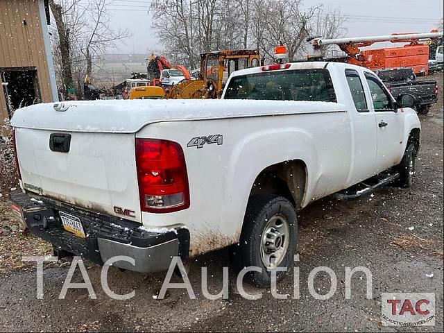 Image of GMC 2500HD equipment image 4
