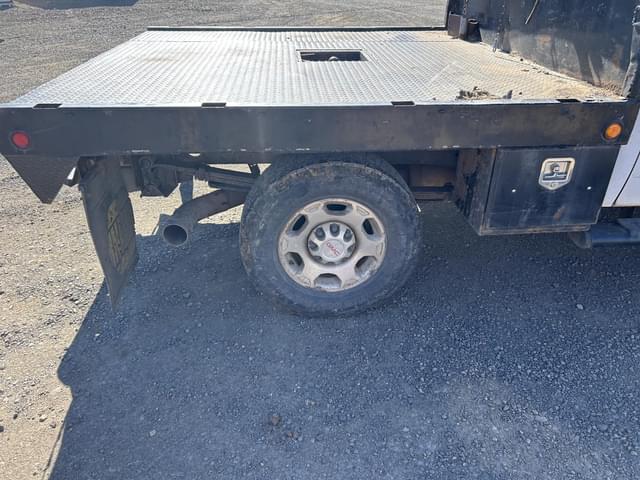 Image of GMC 2500HD equipment image 3