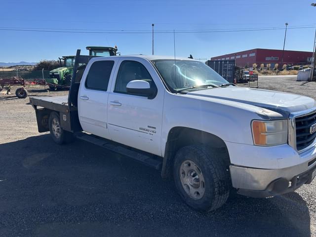 Image of GMC 2500HD equipment image 2