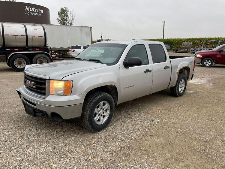 2010 GMC Sierra Equipment Image0