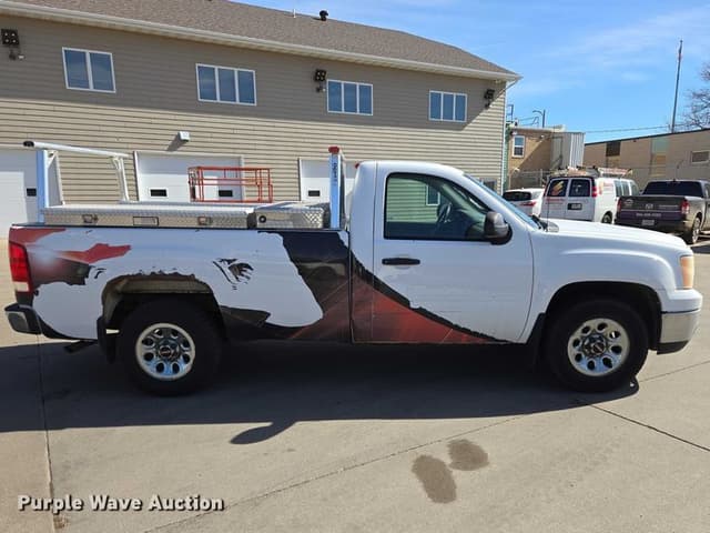 Image of GMC Sierra equipment image 3