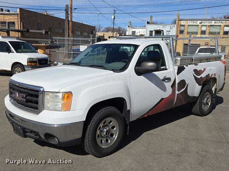2010 GMC Sierra Equipment Image0