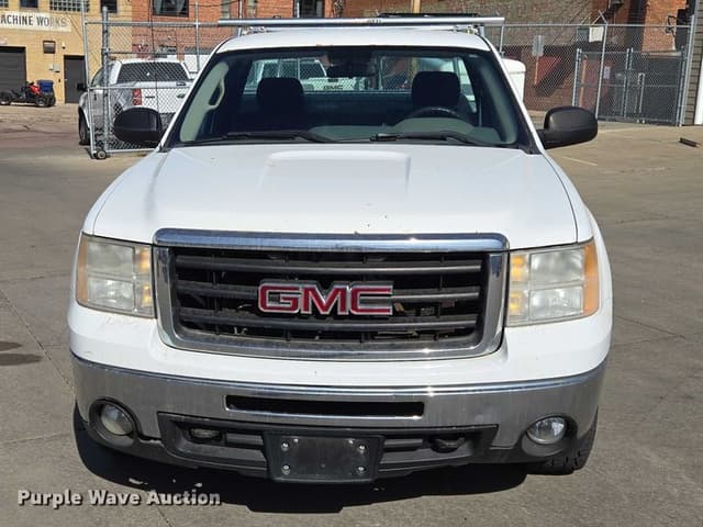 Image of GMC Sierra equipment image 1