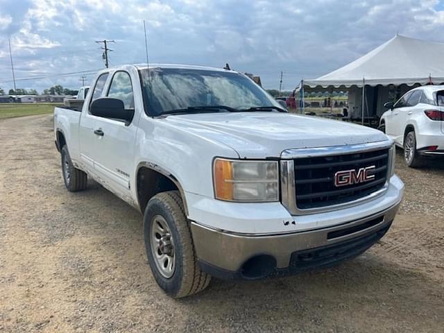 Image of GMC Sierra 1500 equipment image 1