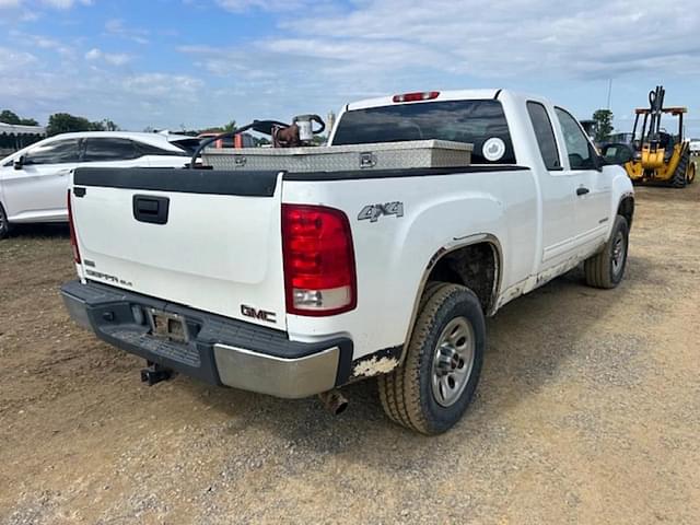 Image of GMC Sierra 1500 equipment image 3