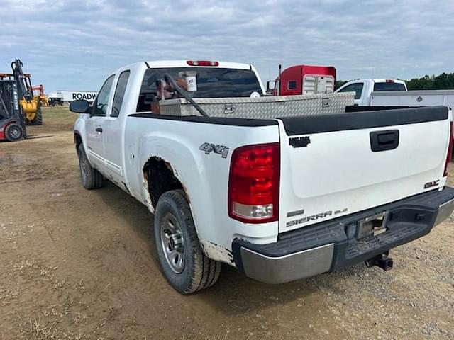 Image of GMC Sierra 1500 equipment image 2