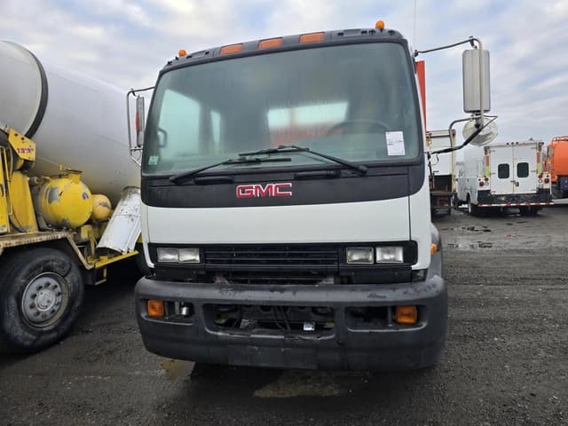 Image of GMC T8500 equipment image 1