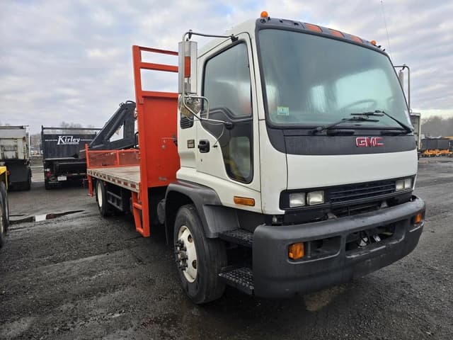 Image of GMC T8500 equipment image 2