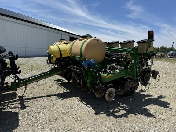2010 Great Plains YP625A Equipment Image0