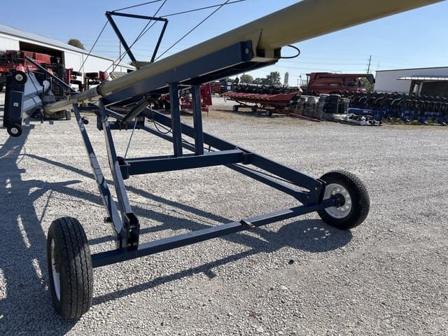 Image of Harvest International H1072 equipment image 4